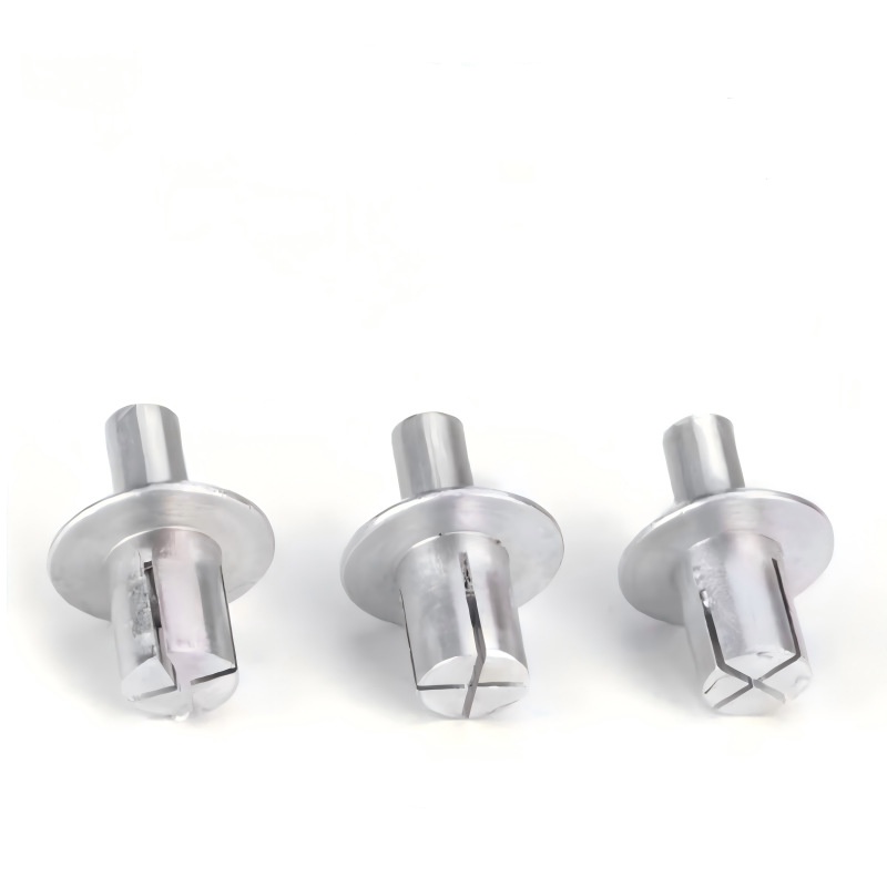 Johdonmukainen ytimen tunkeutuva niitti