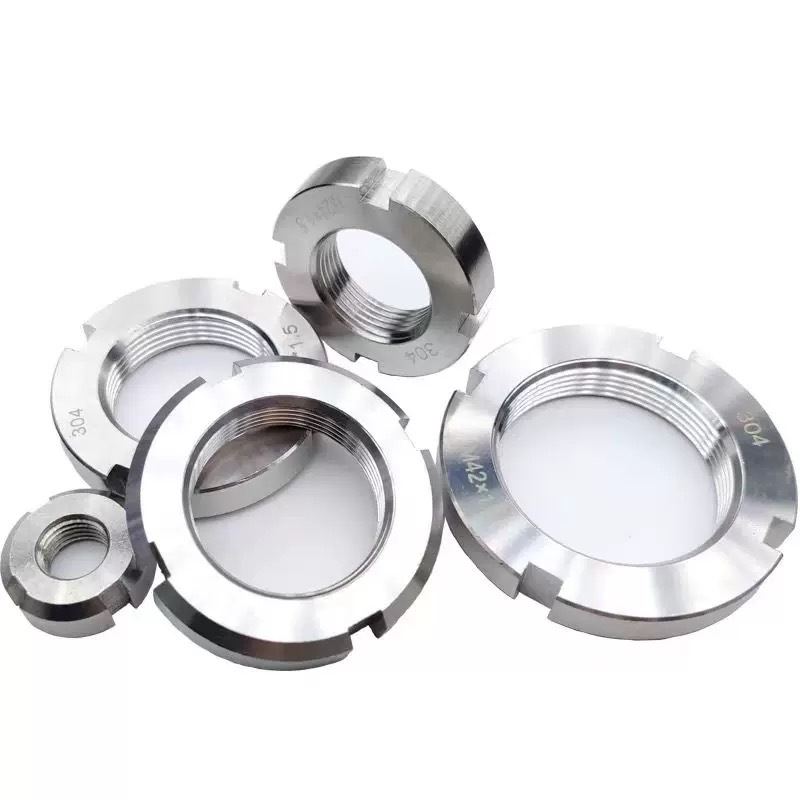 Tasaisen tarkka lukitusmutteri