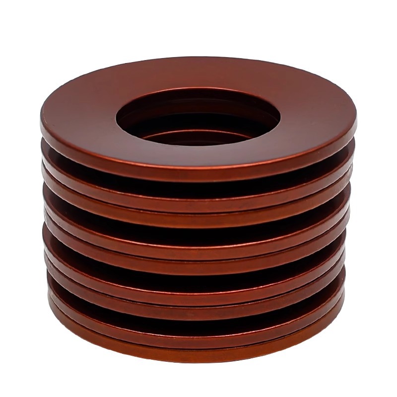 Matalaprofiilinen levymuotoinen jousi