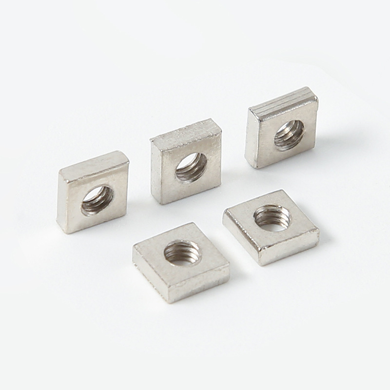 Neliömäinen mutteri