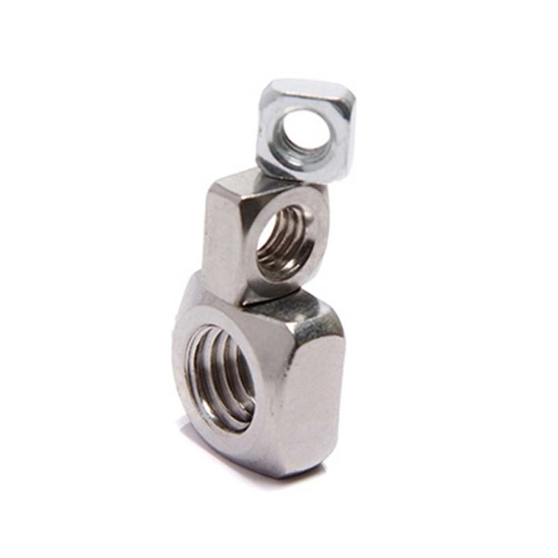 Neliömärit reunassa