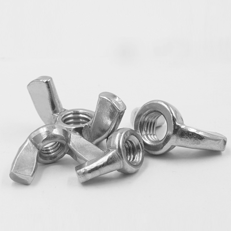 Siipimutteri pyöristetyillä siipillä